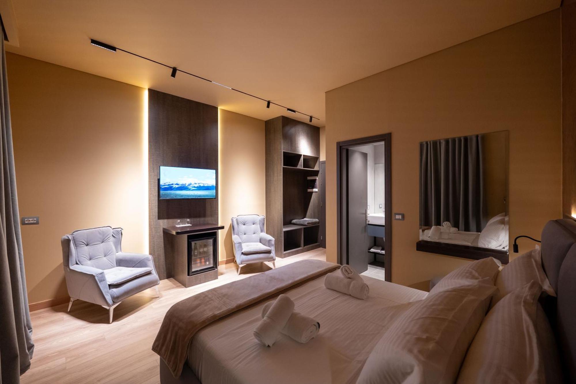 Hotel Piramida كساميل المظهر الخارجي الصورة