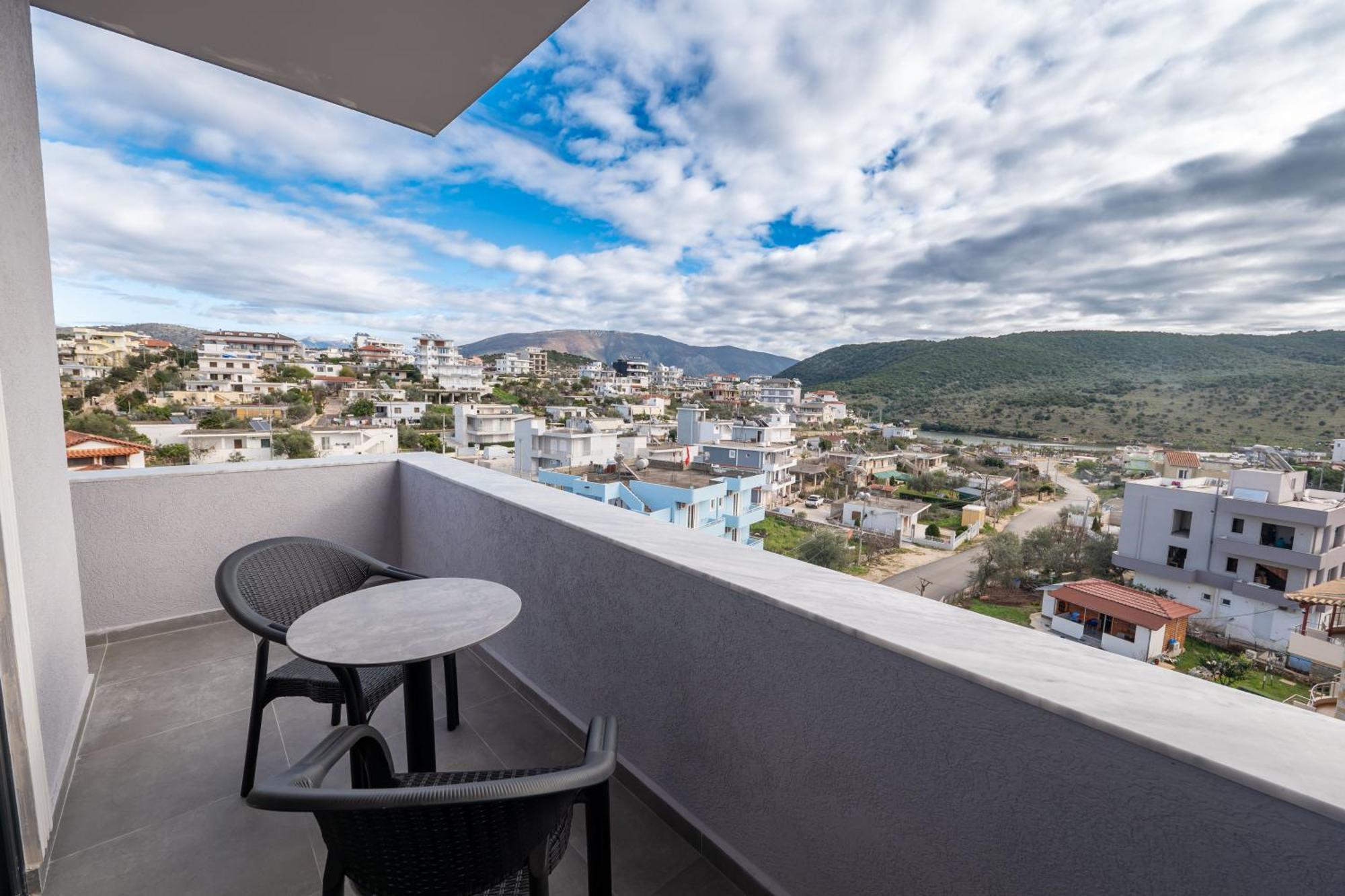 Hotel Piramida كساميل المظهر الخارجي الصورة