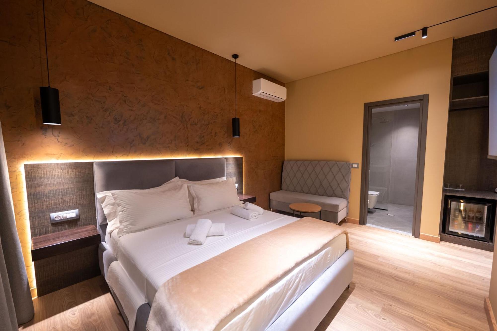Hotel Piramida كساميل المظهر الخارجي الصورة