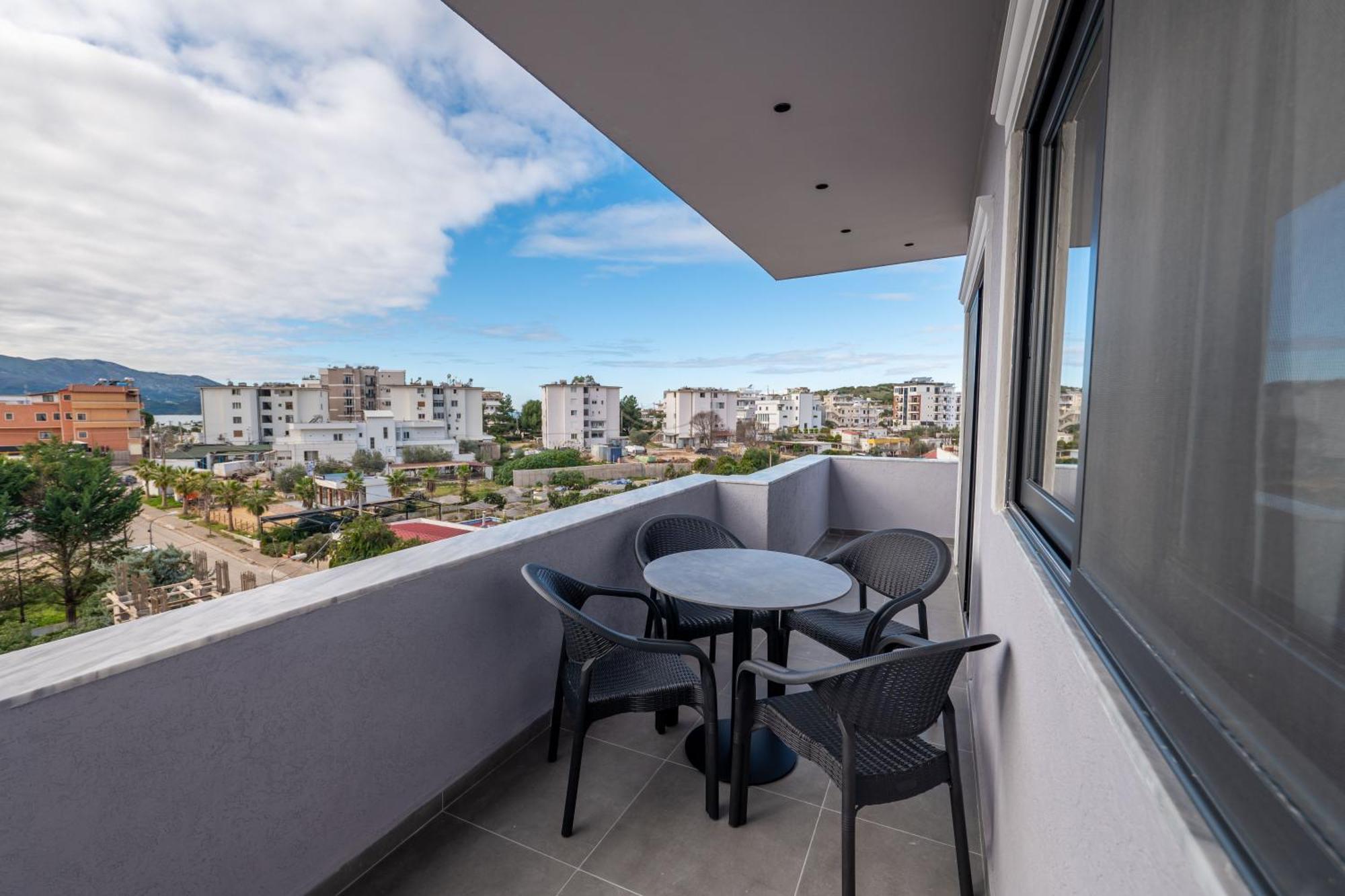 Hotel Piramida كساميل المظهر الخارجي الصورة